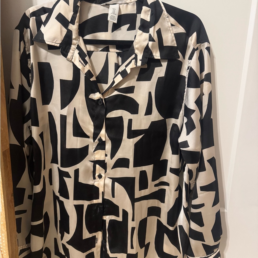 H&M Black and Cream Geometric Blouse
